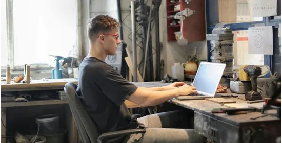 25% of Gen Z Employees Are Risking Their Own Financial Future header