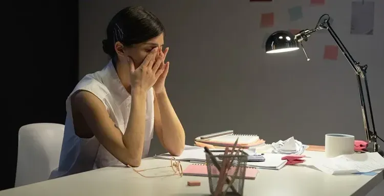 The 7 Ways Student Loan Debt Affects Your Employees’ Day to Day Lives header