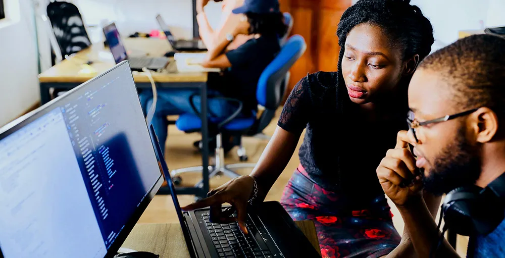 college students working in computer lab