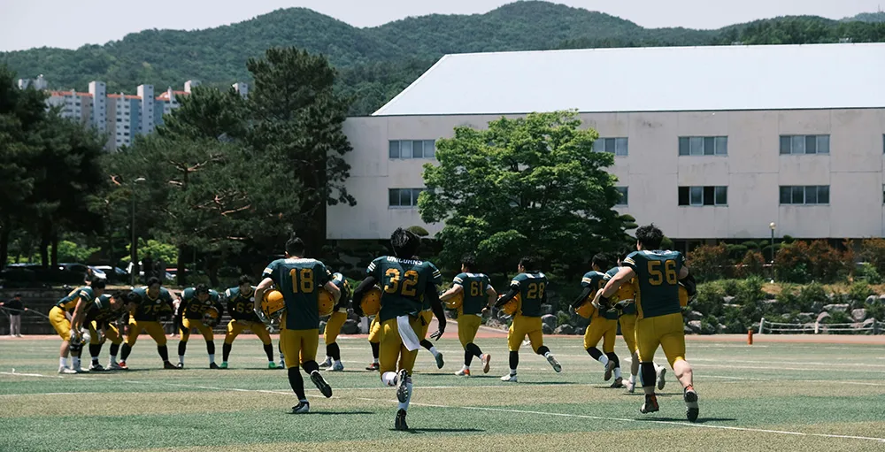 college football team practice